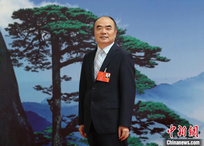 全國人大代表曹仁賢:建議適度開征碳稅提高可再生能源占比